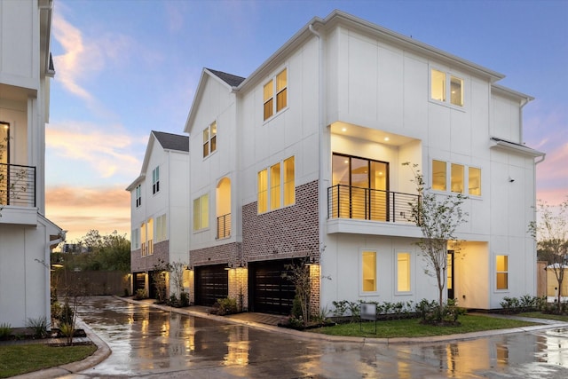 view of front facade with a garage