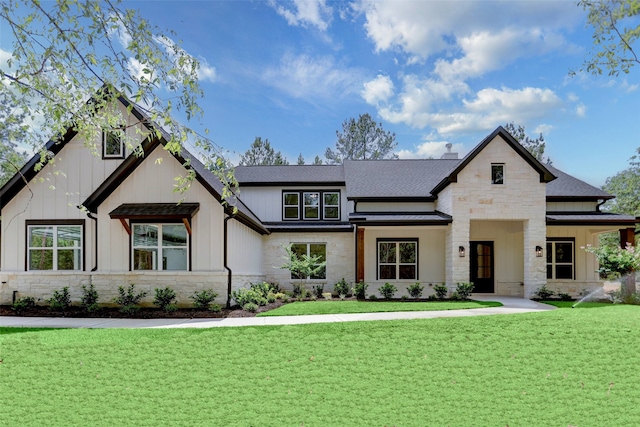 modern inspired farmhouse featuring a front yard