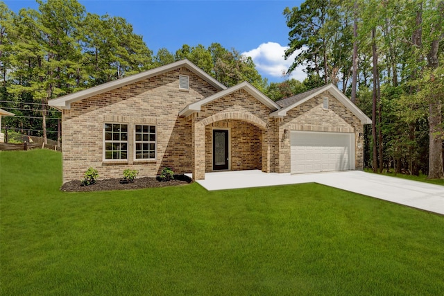 view of front of property featuring a front lawn and a garage