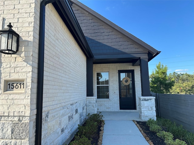 entrance to property featuring covered porch