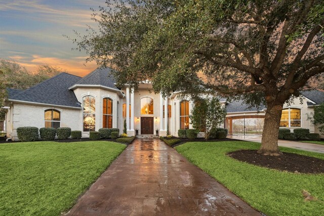 view of front of property with a yard