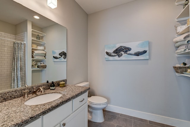 full bath with toilet, vanity, tile patterned flooring, tiled shower, and baseboards