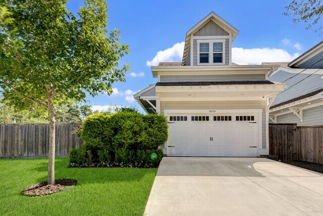 view of front facade featuring a front yard and a garage