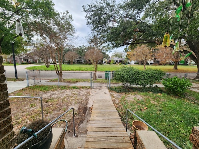 Listing photo 3 for 4008 Norhill Blvd, Houston TX 77009