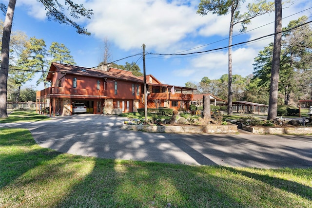 view of front of property featuring a front yard and a garage