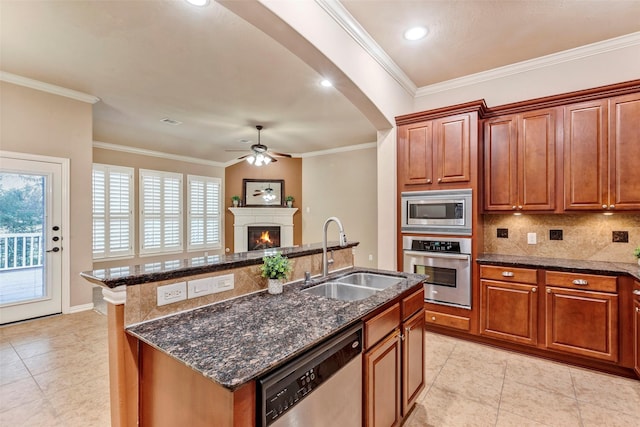 kitchen with sink, ceiling fan, a kitchen island with sink, and appliances with stainless steel finishes