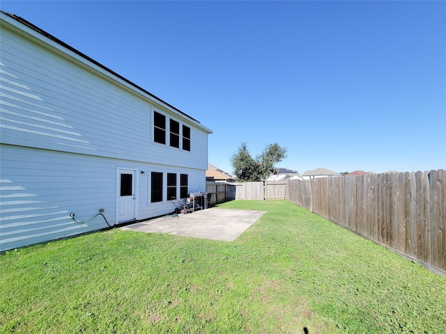 view of yard with a patio area