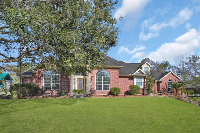 view of front of home featuring a front yard