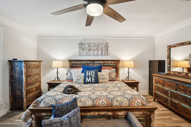 bedroom featuring ceiling fan, crown molding, and light hardwood / wood-style floors