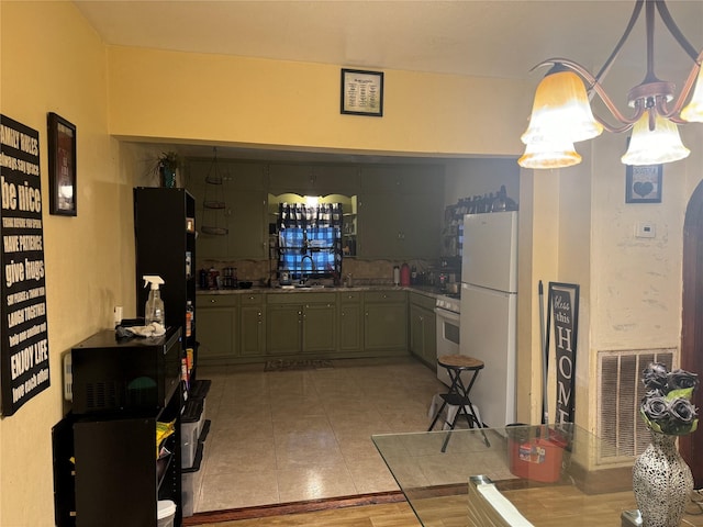 kitchen featuring sink, an inviting chandelier, green cabinets, decorative light fixtures, and white appliances