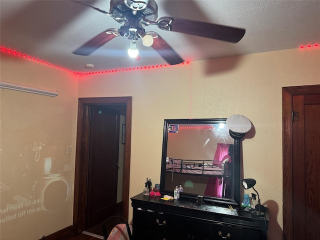 bedroom featuring ceiling fan and a textured ceiling