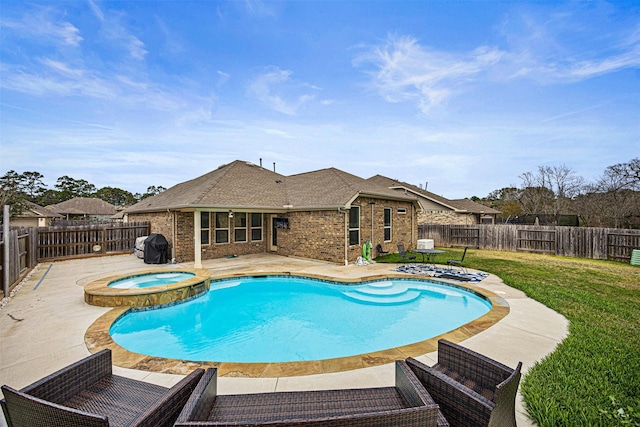 view of pool featuring a yard, an in ground hot tub, and a patio