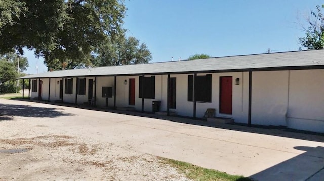 view of front of property