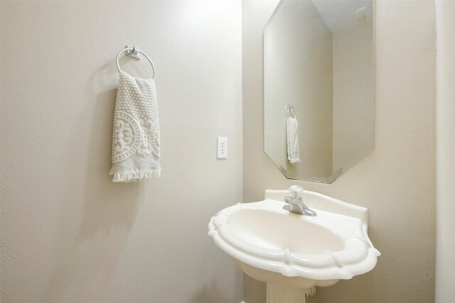 bathroom with sink