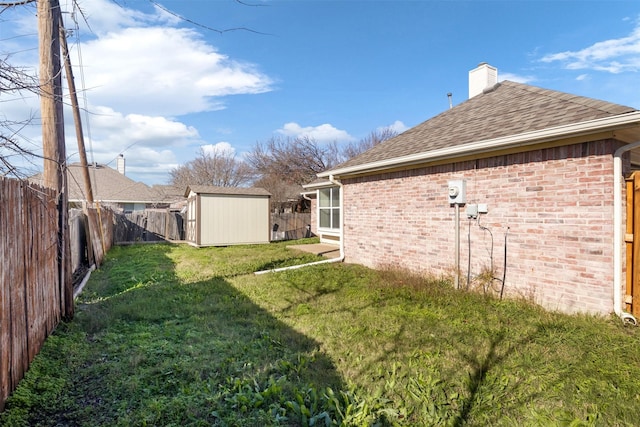 view of yard featuring a storage unit