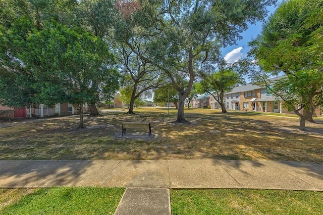 view of home's community featuring a yard