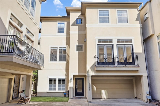 view of front of property featuring a garage