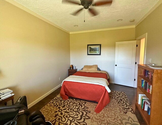 bedroom with ceiling fan, dark hardwood / wood-style floors, and a textured ceiling