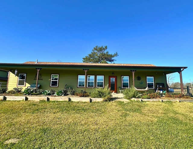 view of front facade with a front yard