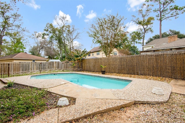 view of swimming pool