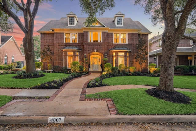 view of front of property with a yard