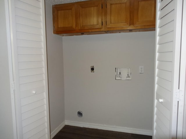 clothes washing area with washer hookup, baseboards, dark wood-type flooring, electric dryer hookup, and cabinet space