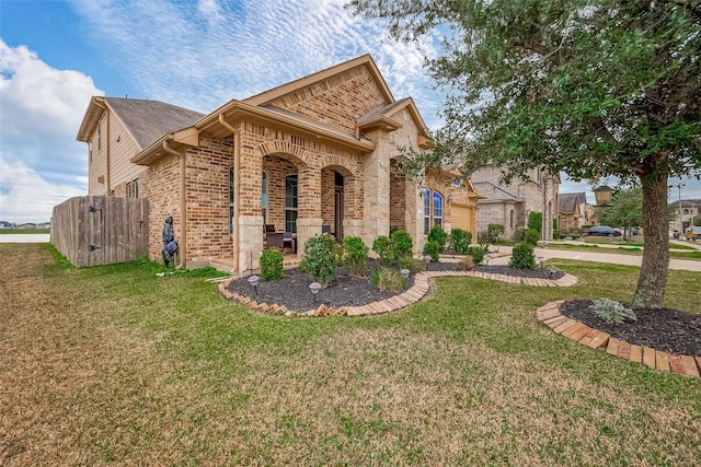 view of front of home featuring a front yard