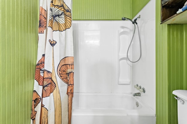 bathroom featuring shower / bath combo with shower curtain