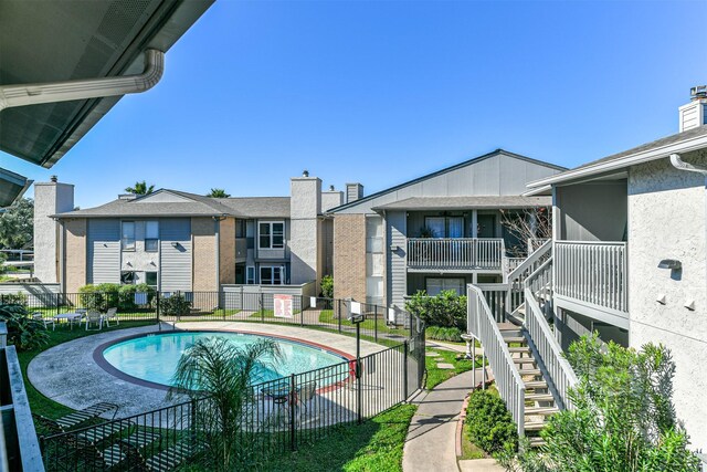 view of swimming pool