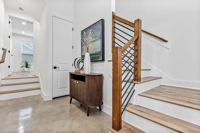 staircase featuring concrete flooring