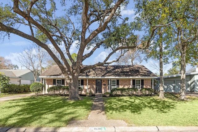 ranch-style house featuring a front lawn