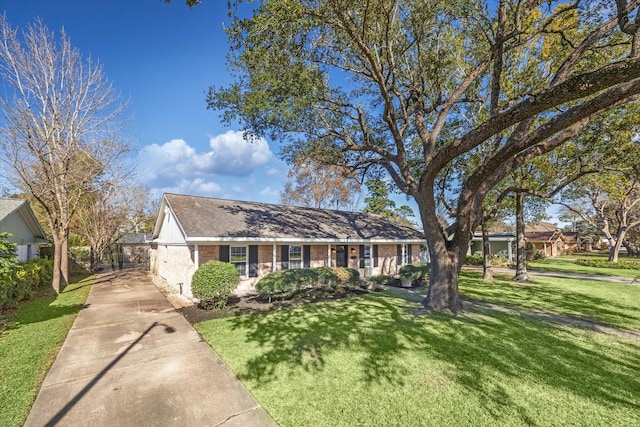 view of front of property with a front yard