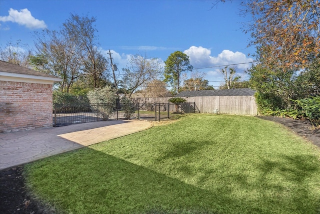 view of yard with a patio