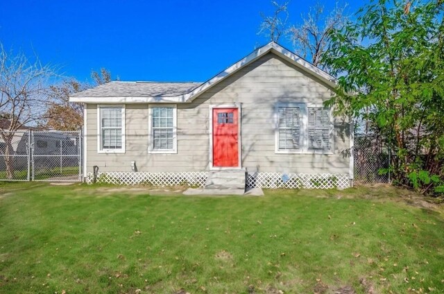 view of front of home with a front lawn