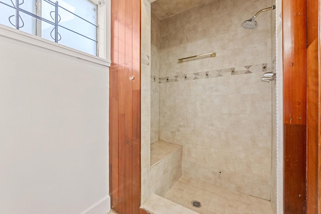 bathroom featuring tiled shower