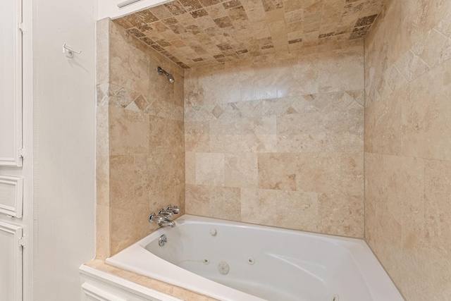 bathroom featuring tiled shower / bath combo