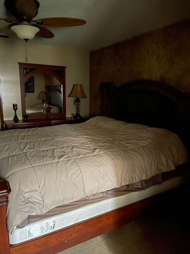 bedroom featuring ceiling fan