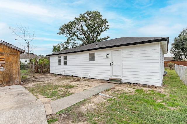 back of house featuring a lawn