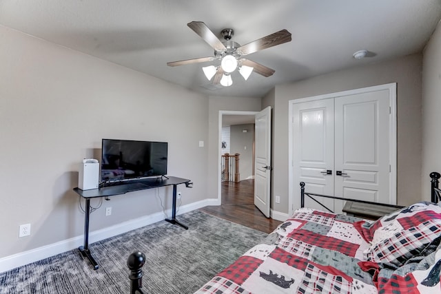 bedroom featuring dark hardwood / wood-style flooring, ceiling fan, and a closet