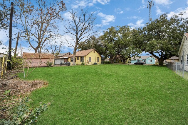 Listing photo 3 for 605 E Murrill Ave, Baytown TX 77520