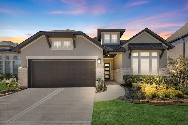 view of front of house featuring a lawn and a garage