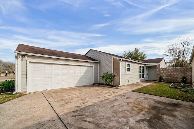 view of front facade featuring a garage