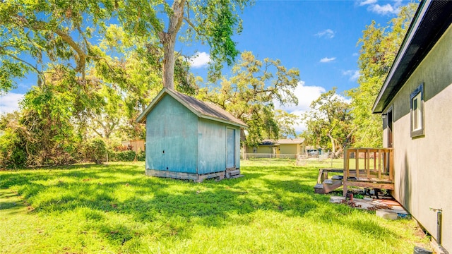 view of yard featuring a storage shed