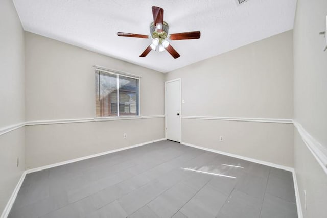 empty room featuring ceiling fan