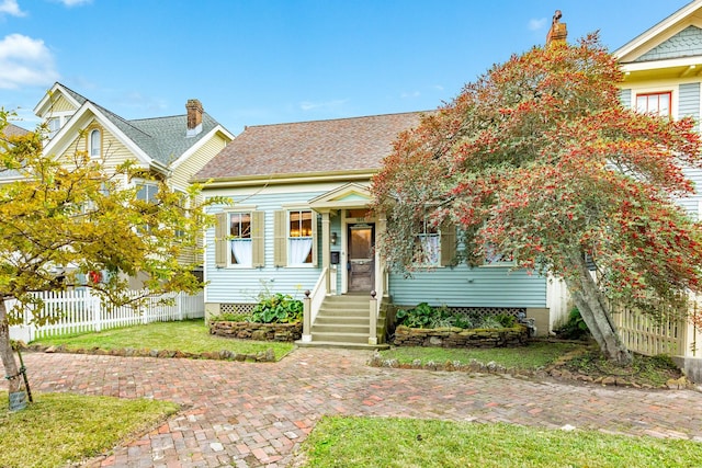 view of front facade featuring a front lawn