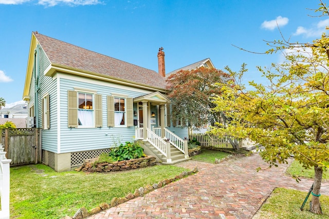 view of front of house with a front lawn