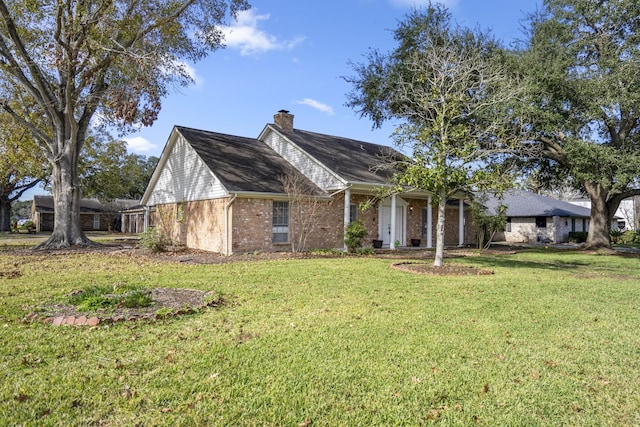 view of front facade with a front yard