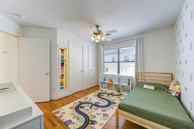 bedroom featuring ceiling fan, hardwood / wood-style floors, and a closet