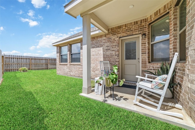 view of yard featuring a patio