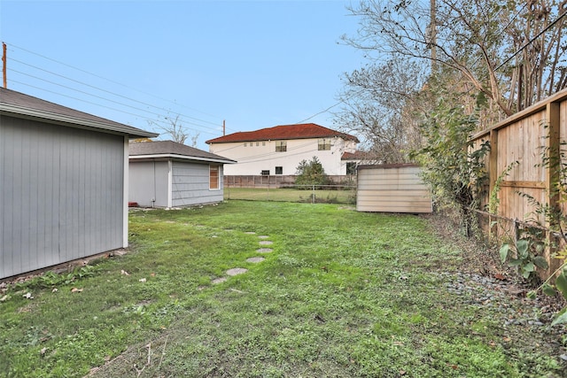 view of yard with a storage unit